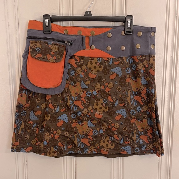 Kathmandu Skirts Kathmandu Utility Skirt 32 Gray Adjustable Snap